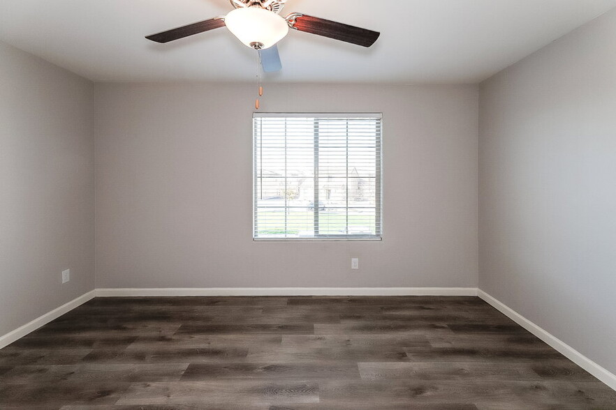 Building Photo - 3919 S 79th Dr