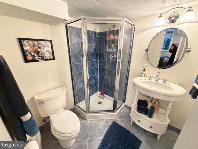 Building Photo - 4318 Lynbrook Dr