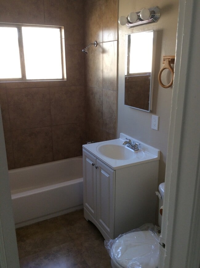 Building Photo - 2114 Brundage Ln