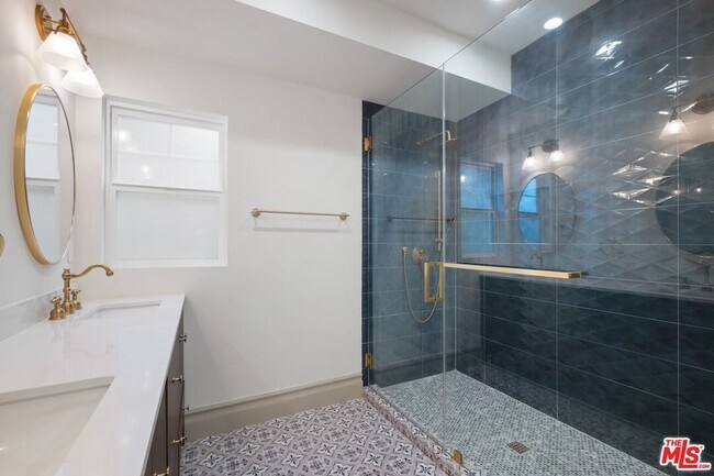 Building Photo - 2180 W 31st St
