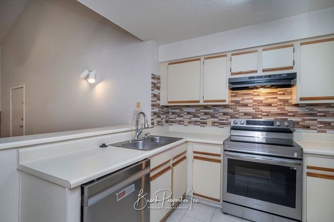 Building Photo - 5001 Grande Dr