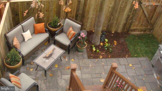 Building Photo - 5 S Floyd St