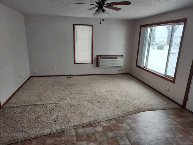 Building Photo - 5710 S Shore Dr