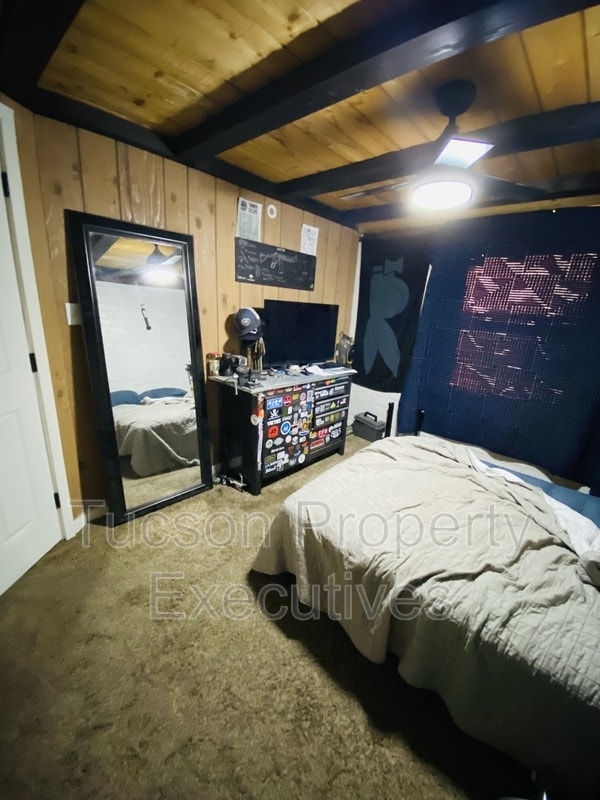 Building Photo - 2126 E Silver St