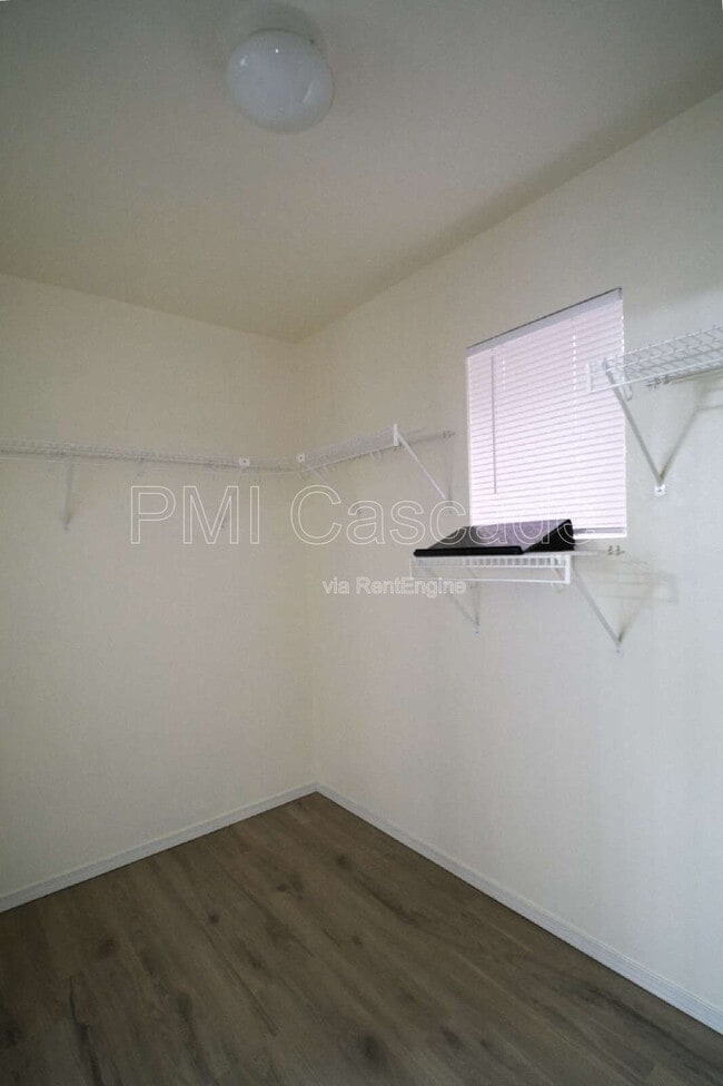 Building Photo - 2510 Mitchell Ave