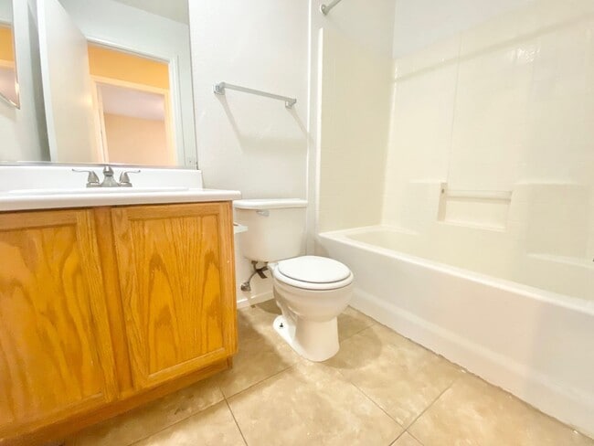 Building Photo - STUNNING 3 BEDROOM 2.5 BATH HOME LOCATED I...