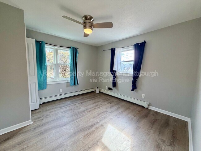 Building Photo - 521 Farnsworth St