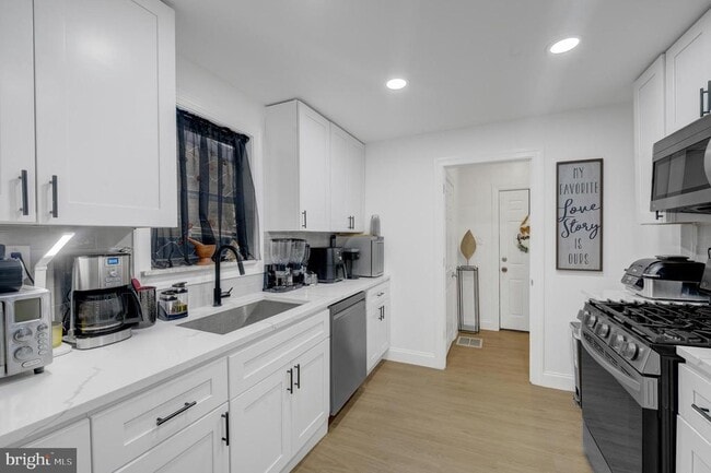 Building Photo - 623 Fitzgerald St