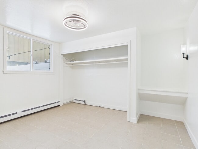 Building Photo - 829 17th Ave