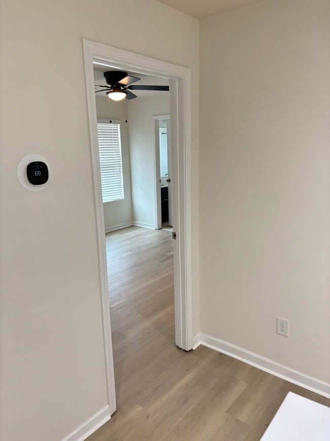 Building Photo - Renovated 3Bd, 2.5Ba End Unit Lake Norman Townhome with Fenced-in Yard and 1 Car Garage Coming Soon