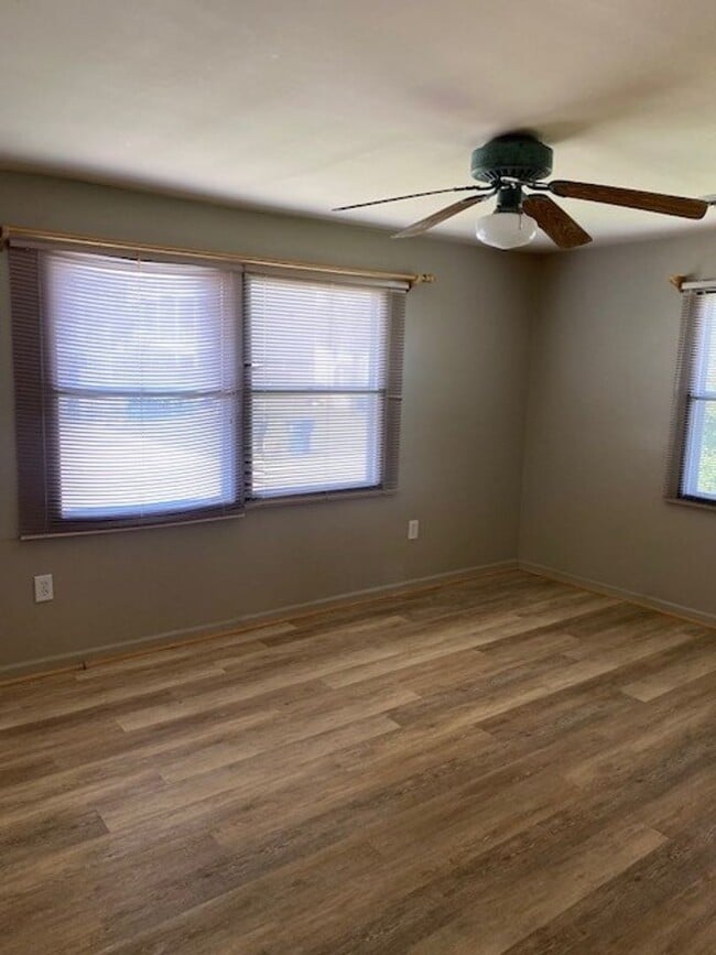 Building Photo - Introducing a charming 3-bedroom, 2-bathroom house located in the desirable Carolina Beach, NC.