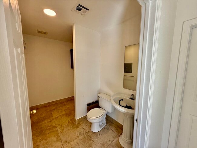 Building Photo - 13827 Luis Dr