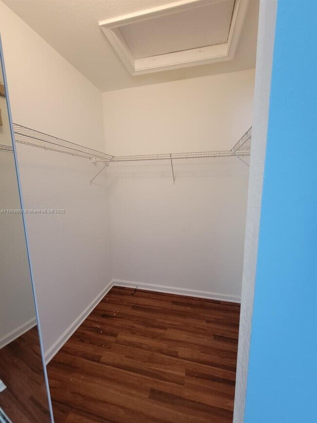 Building Photo - 8223 SW 27th St