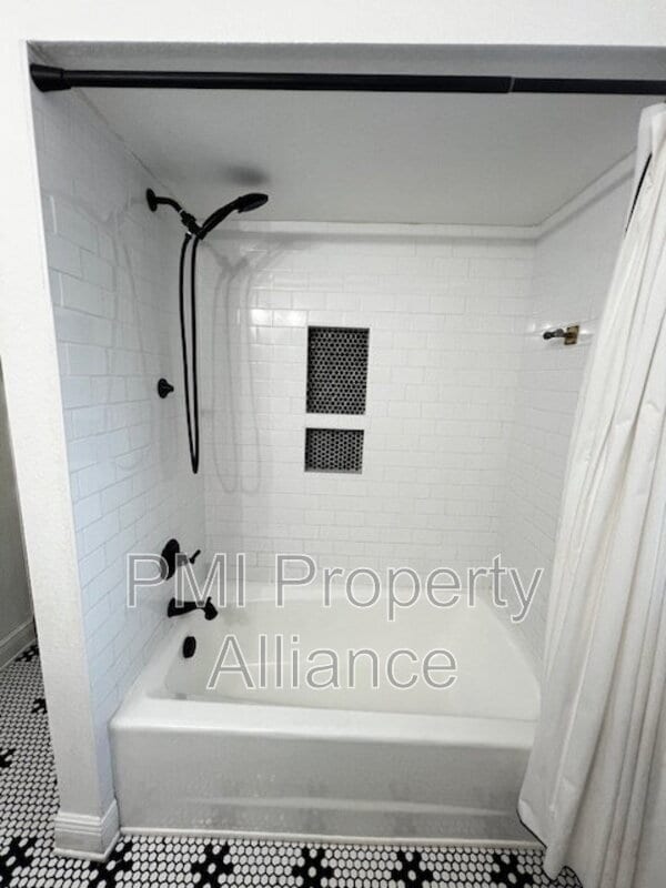 Building Photo - 4044 Tenita Dr