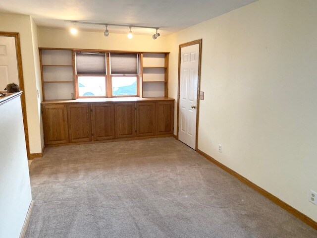 Family Room (unfurnished) - 38 Jefferson Ave