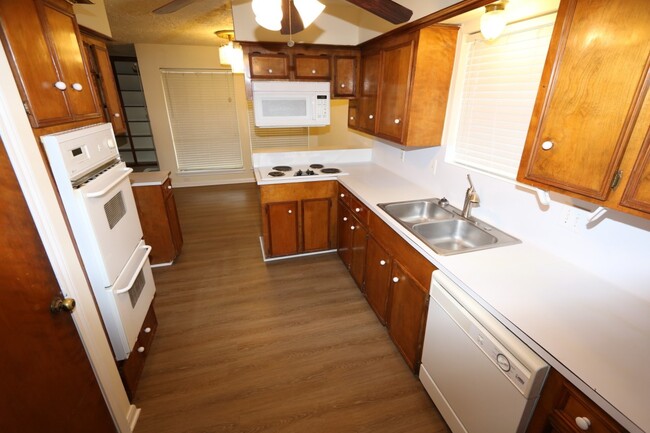 Building Photo - 2319 Quail Valley E Dr