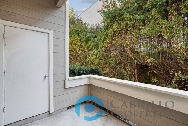 Building Photo - 3525 Grove St