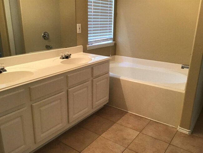 Building Photo - 11723 Coconino Ln