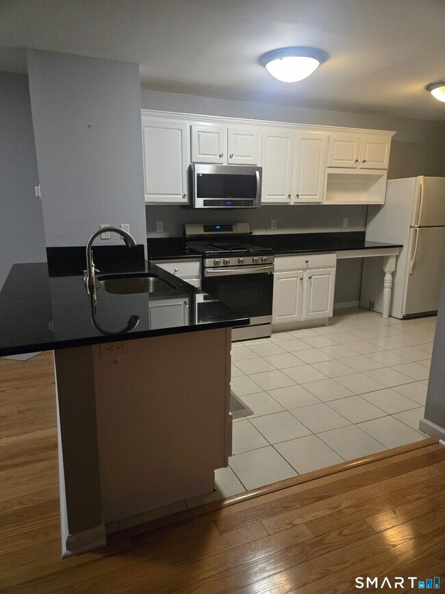 Building Photo - 157 Leeder Hill Dr