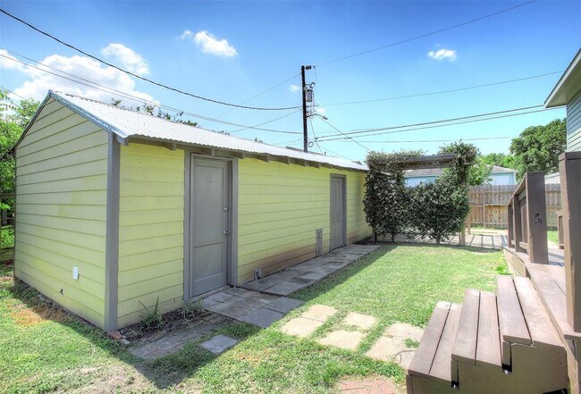 Building Photo - 1413 Kirwin St
