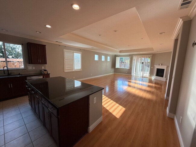 Building Photo - 1665 Highland Dr