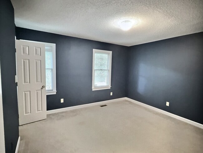 Building Photo - 7 Preakness Dr