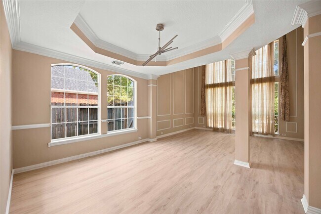 Building Photo - 14715 Golden Bough Ln