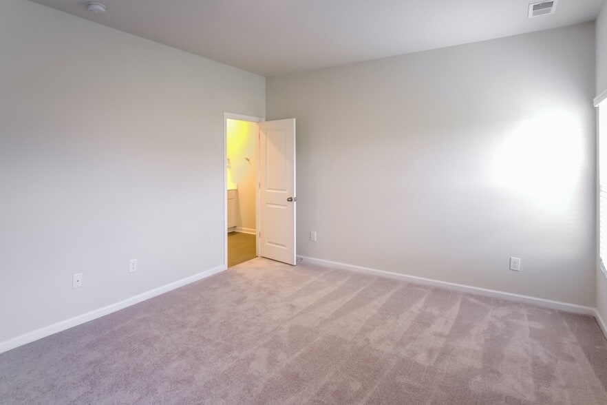 Building Photo - 327 Hillwood Ct