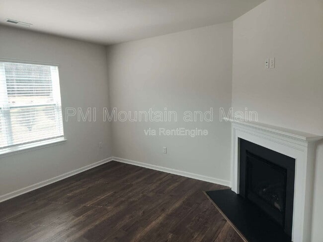 Building Photo - 92 Queen Vly Wy