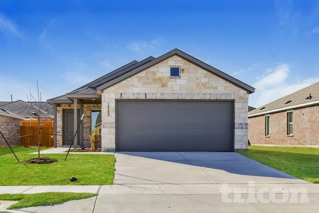 Building Photo - 15209 Bullfighter Blvd