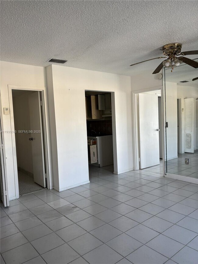 Building Photo - 8425 Harding Ave