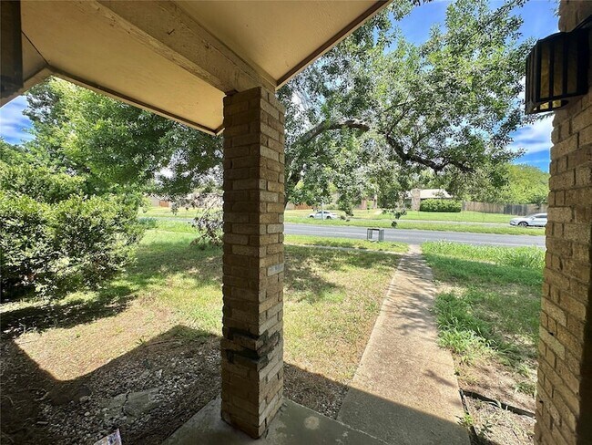 Building Photo - 207 W William Cannon Dr