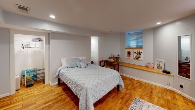 Building Photo - Modern Cleveland Circle three bed duplex c...