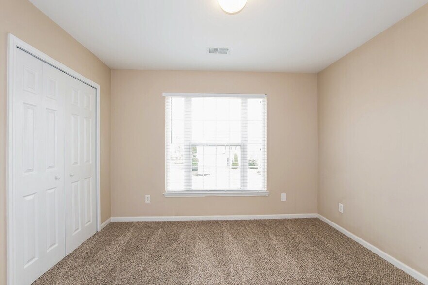 Building Photo - 4501 Sedgewood Ln