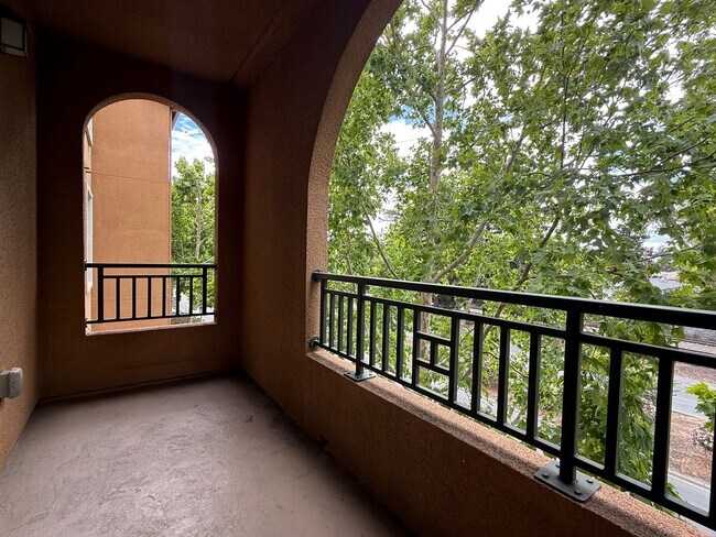 Building Photo - Lovely 1 Bedroom 1 Bath Condo in West San Jose