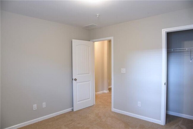 Building Photo - 1223 Foxcroft Ln