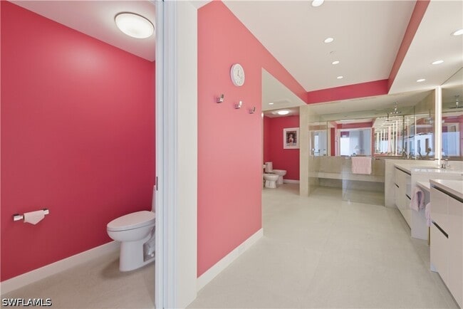 Building Photo - 8665 Bay Colony Dr
