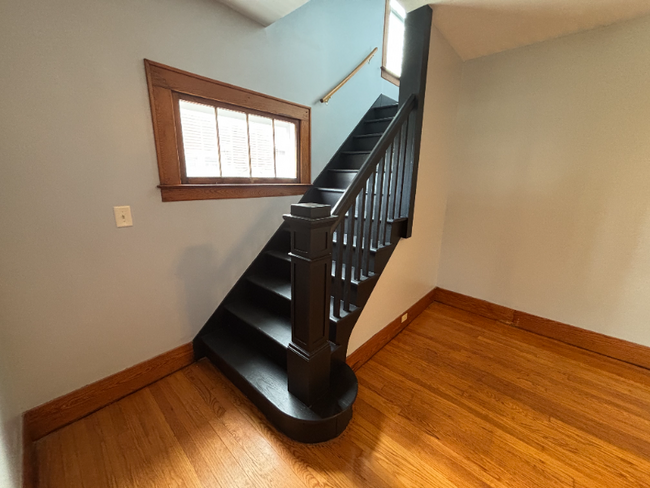 Building Photo - 356 S Edwards Ave