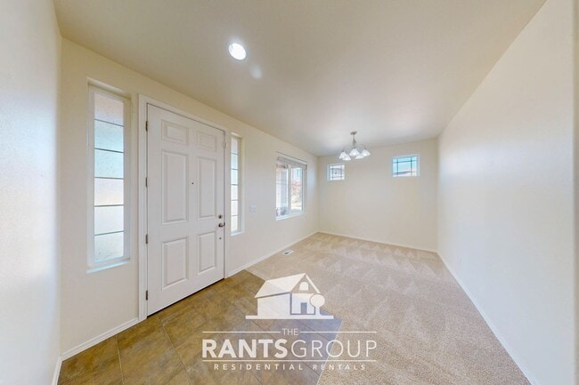 Building Photo - Spacious Summerwalk Home: 4 Bed + Den, Pri...