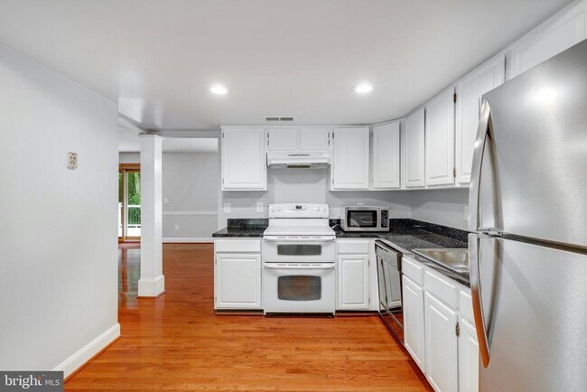 Building Photo - 9622 Cinnamon Creek Dr