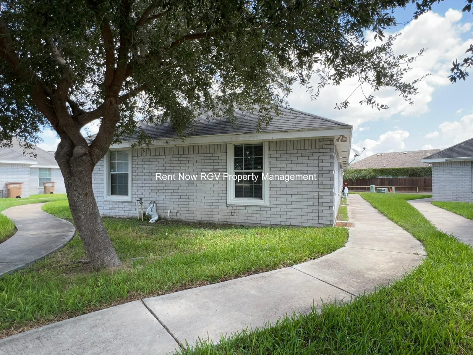 Building Photo - 604 S Logan Dr