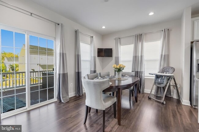 Building Photo - 11411 Tolkien Ave