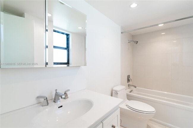 Building Photo - 1800 Collins Ave