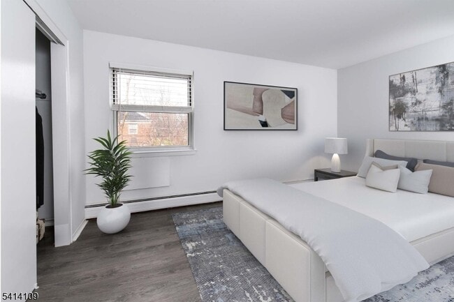 Building Photo - 555 Main St