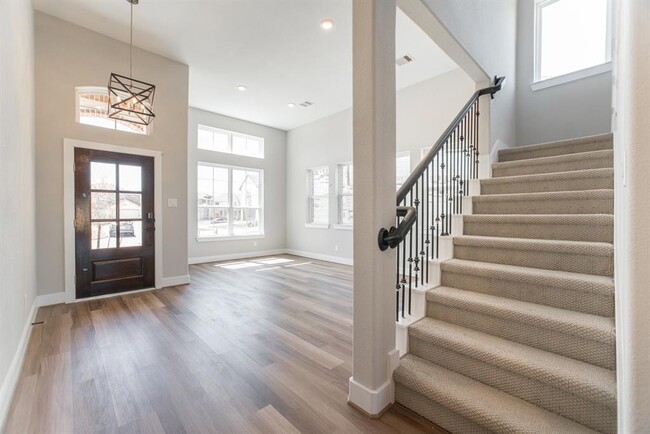 Building Photo - 2016 Woodland Park Ct