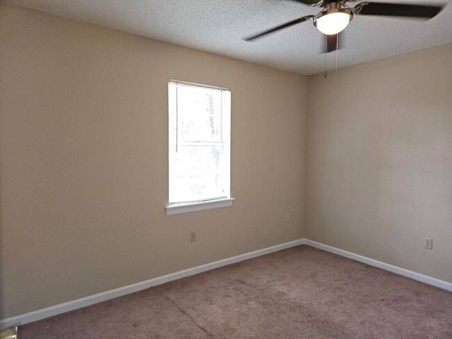 Building Photo - 322 Lamplighter Ln