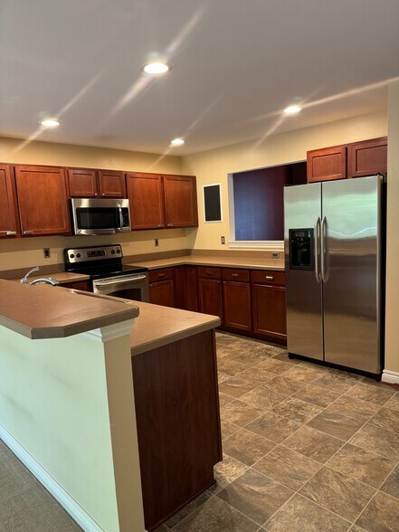 Kitchen - 52 Grandview Cir