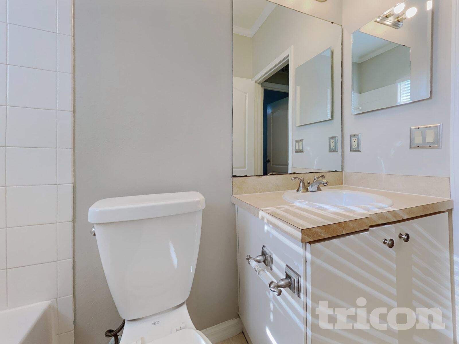 Building Photo - 1227 Gordon Oaks Dr