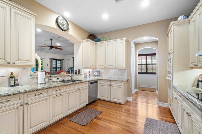 Building Photo - 307 Chambord Terrace