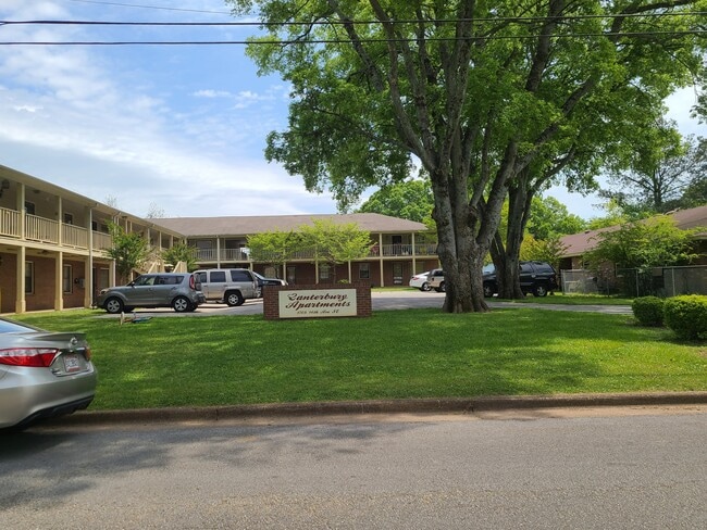 Building Photo - 1701 Somerville Rd SE